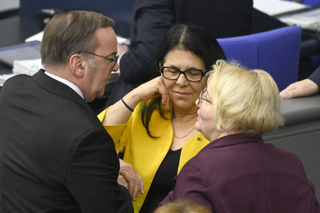 214. Sitzung des Deutschen Bundestages in Berlin