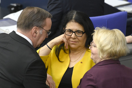 214. Sitzung des Deutschen Bundestages in Berlin