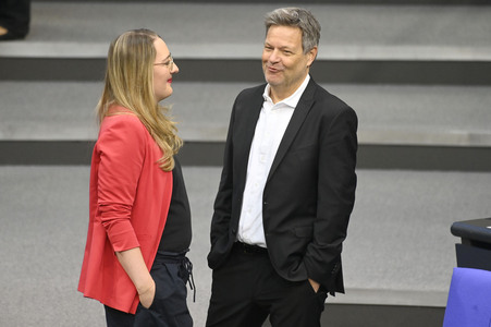 214. Sitzung des Deutschen Bundestages in Berlin