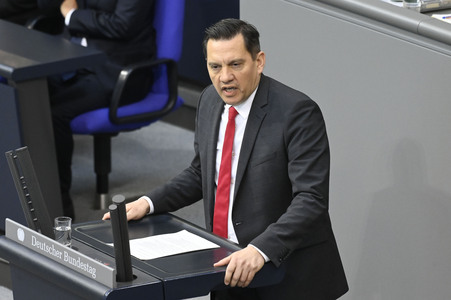 214. Sitzung des Deutschen Bundestages in Berlin