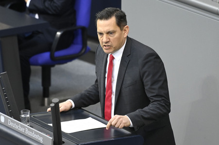 214. Sitzung des Deutschen Bundestages in Berlin