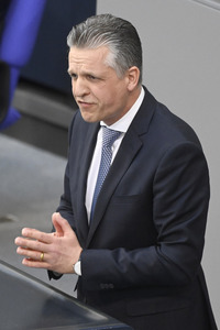 214. Sitzung des Deutschen Bundestages in Berlin