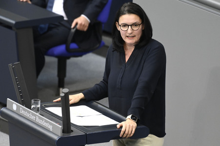 214. Sitzung des Deutschen Bundestages in Berlin