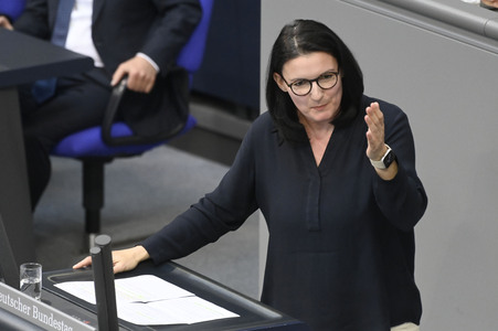 214. Sitzung des Deutschen Bundestages in Berlin