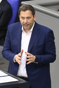 214. Sitzung des Deutschen Bundestages in Berlin