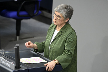 214. Sitzung des Deutschen Bundestages in Berlin