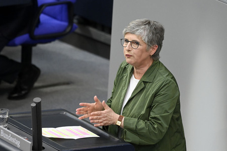 214. Sitzung des Deutschen Bundestages in Berlin