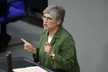 214. Sitzung des Deutschen Bundestages in Berlin