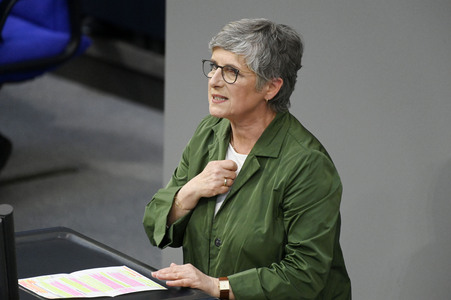 214. Sitzung des Deutschen Bundestages in Berlin