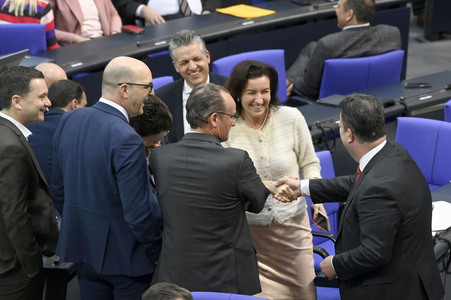 214. Sitzung des Deutschen Bundestages in Berlin