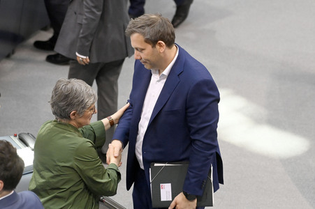 214. Sitzung des Deutschen Bundestages in Berlin