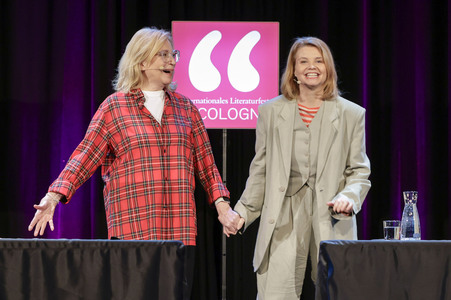Annette Frier und Maren Kroymann auf der lit.Cologne 2025 in Köln