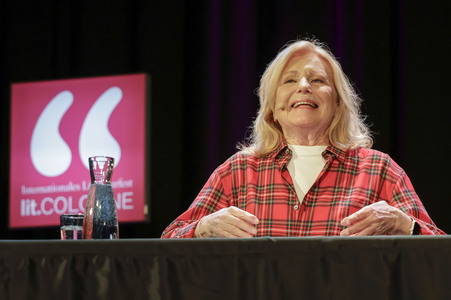 Annette Frier und Maren Kroymann auf der lit.Cologne 2025 in Kö