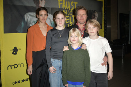 Filmpremiere 'Mit der Faust in die Welt schlagen' in Berlin