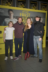 Filmpremiere 'Mit der Faust in die Welt schlagen' in Berlin