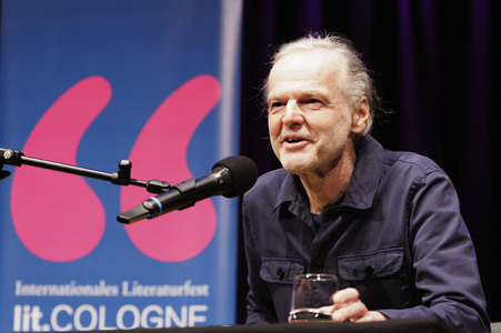 Wolf Haas auf der lit.Cologne 2025 in Köln