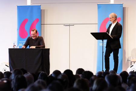 Devid Striesow und Paul Ingendaay  auf der lit.Cologne 2025 in Köln