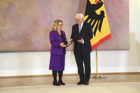 Entlassung der Bundesregierung durch den Bundespräsidenten in Berlin