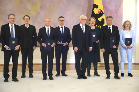 Entlassung der Bundesregierung durch den Bundespräsidenten in Berlin