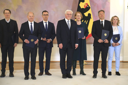 Entlassung der Bundesregierung durch den Bundespräsidenten in Berlin