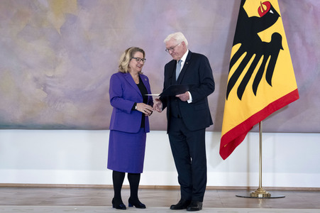 Entlassung der Bundesregierung durch den Bundespräsidenten in Berlin