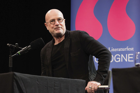 Joël Dicker und Christian Berkel auf der lit.Cologne 2025 in Köln