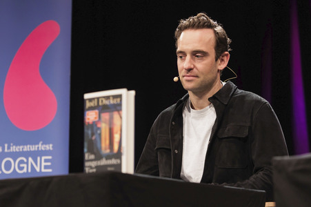 Joël Dicker und Christian Berkel auf der lit.Cologne 2025 in Köln