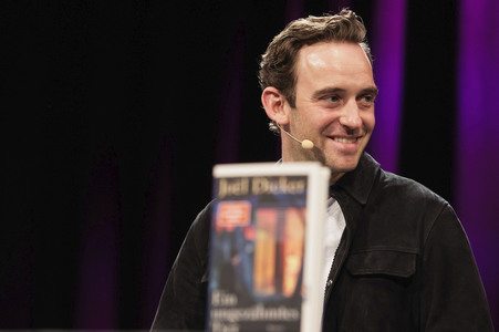 Joël Dicker und Christian Berkel auf der lit.Cologne 2025 in Köln