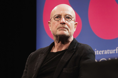 Joël Dicker und Christian Berkel auf der lit.Cologne 2025 in Köln