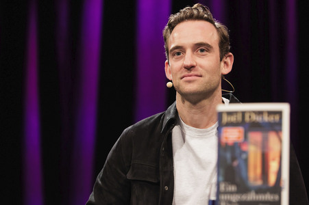 Joël Dicker und Christian Berkel auf der lit.Cologne 2025 in Köln