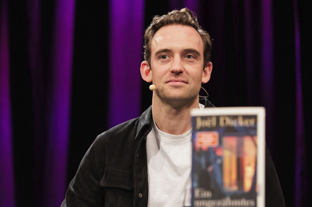 Joël Dicker und Christian Berkel auf der lit.Cologne 2025 in Köln