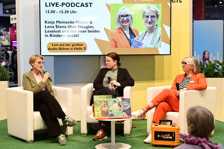 Katja Meinecke-Meurer und Lena Stenz auf der Leipziger Buchmesse 2025