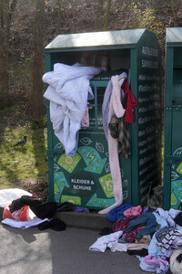 Symbolfoto Altkleidercontainer