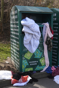 Symbolfoto Altkleidercontainer