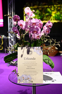 Taufe einer Orchidee auf den Namen 'Suzanne von Borsody' in Dresden