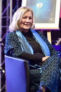 Taufe einer Orchidee auf den Namen 'Suzanne von Borsody' in Dresden