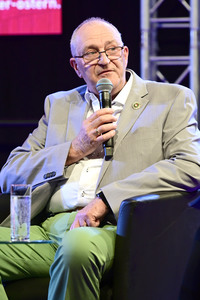 Taufe einer Orchidee auf den Namen 'Suzanne von Borsody' in Dresden