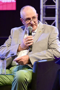 Taufe einer Orchidee auf den Namen 'Suzanne von Borsody' in Dresden