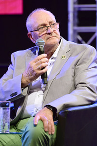 Taufe einer Orchidee auf den Namen 'Suzanne von Borsody' in Dresden