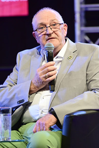 Taufe einer Orchidee auf den Namen 'Suzanne von Borsody' in Dresden