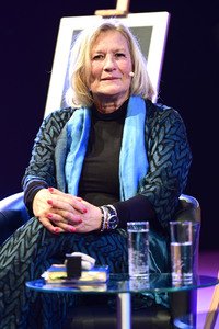 Taufe einer Orchidee auf den Namen 'Suzanne von Borsody' in Dresden