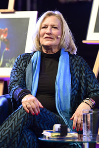 Taufe einer Orchidee auf den Namen 'Suzanne von Borsody' in Dresden