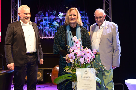 Taufe einer Orchidee auf den Namen 'Suzanne von Borsody' in Dresden