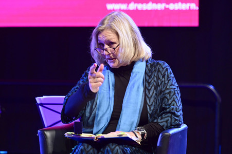 Taufe einer Orchidee auf den Namen 'Suzanne von Borsody' in Dresden