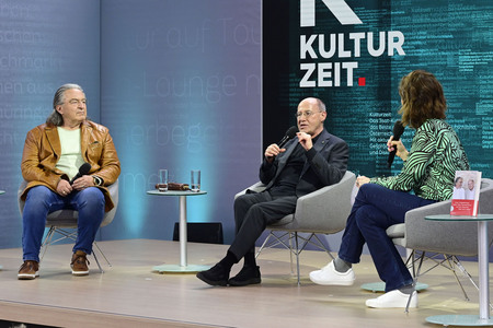 Peter-Michael Diestel und Gregor Gysi auf der Leipziger Buchmesse 2025