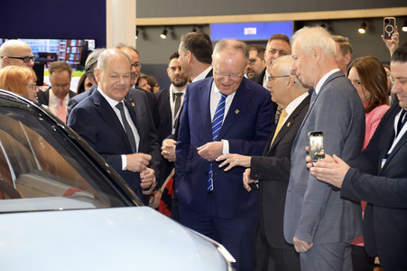 Eröffnungsrundgang auf der Hannover Messe 2025