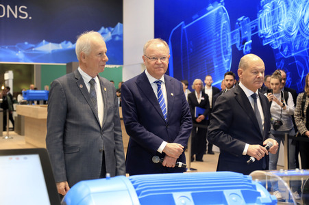 Eröffnungsrundgang auf der Hannover Messe 2025