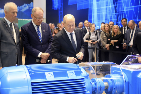 Eröffnungsrundgang auf der Hannover Messe 2025