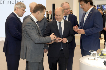 Eröffnungsrundgang auf der Hannover Messe 2025