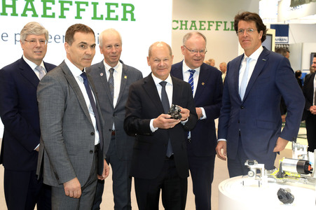 Eröffnungsrundgang auf der Hannover Messe 2025